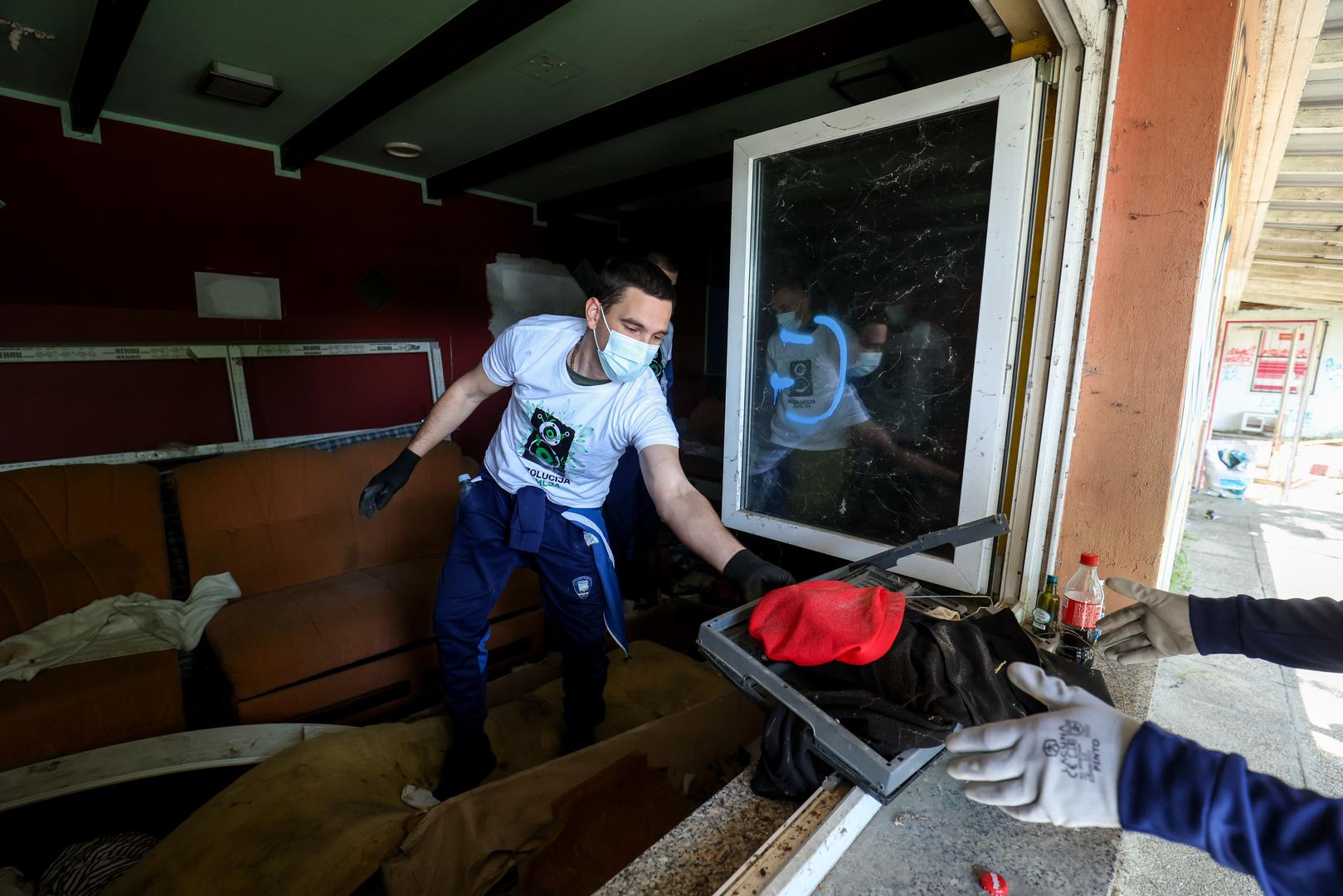 27.04.2025., Sesvete - Udruga Zelene i plave Sesvete i Cisteci medvjedici u akciji ciscenja smeca u sklopu projekta Rezolucija Zemlja 2025. Akciji ciscenja se prikljucio i gradolnacelnik Tomislav Tomasevic. Photo: Igor Kralj/PIXSELL