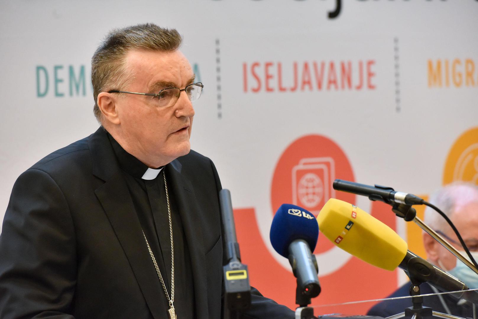 22.10.2021., Zagreb - Centar za promicanje socijalnog nauka Crkve organizirao je u ime Hrvatske biskupske konferencije dvodnevni 6. Hrvatski socijalni tjedan "Demografija–iseljavanje–migracije“. Tjedan je otvorio zagrebacki nadbiskup, kardinal Josip Bozanic; predsjednik HBK, nadbiskup Želimir Puljic i apostolski nuncij u RH, nadbiskup Giorgio Lingua.