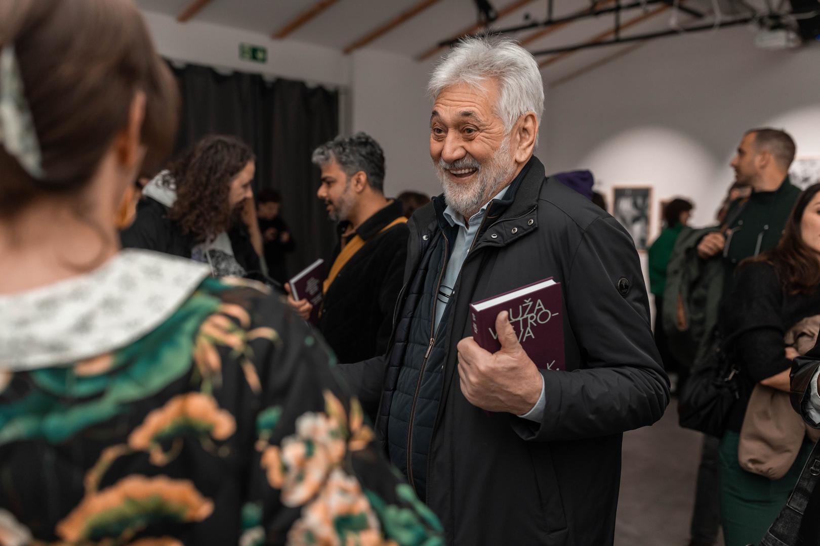 Prevoditeljsko-izdavački projekt Artikularij,  posvećen promicanju suradnje u književnom prevođenju i povezivanju književnosti s likovnom umjetnošću, ovim izdanjem nastavlja svoj Le Guin projekt. Naime, prošle godine predstavljena je Ursulina zbirka priča "Dvanaest smjerova vjetra", koje je na natječaju Hrvatska lijepa knjiga odabrano među dvanaest najljepših knjiga objavljenih u 2025. godini 