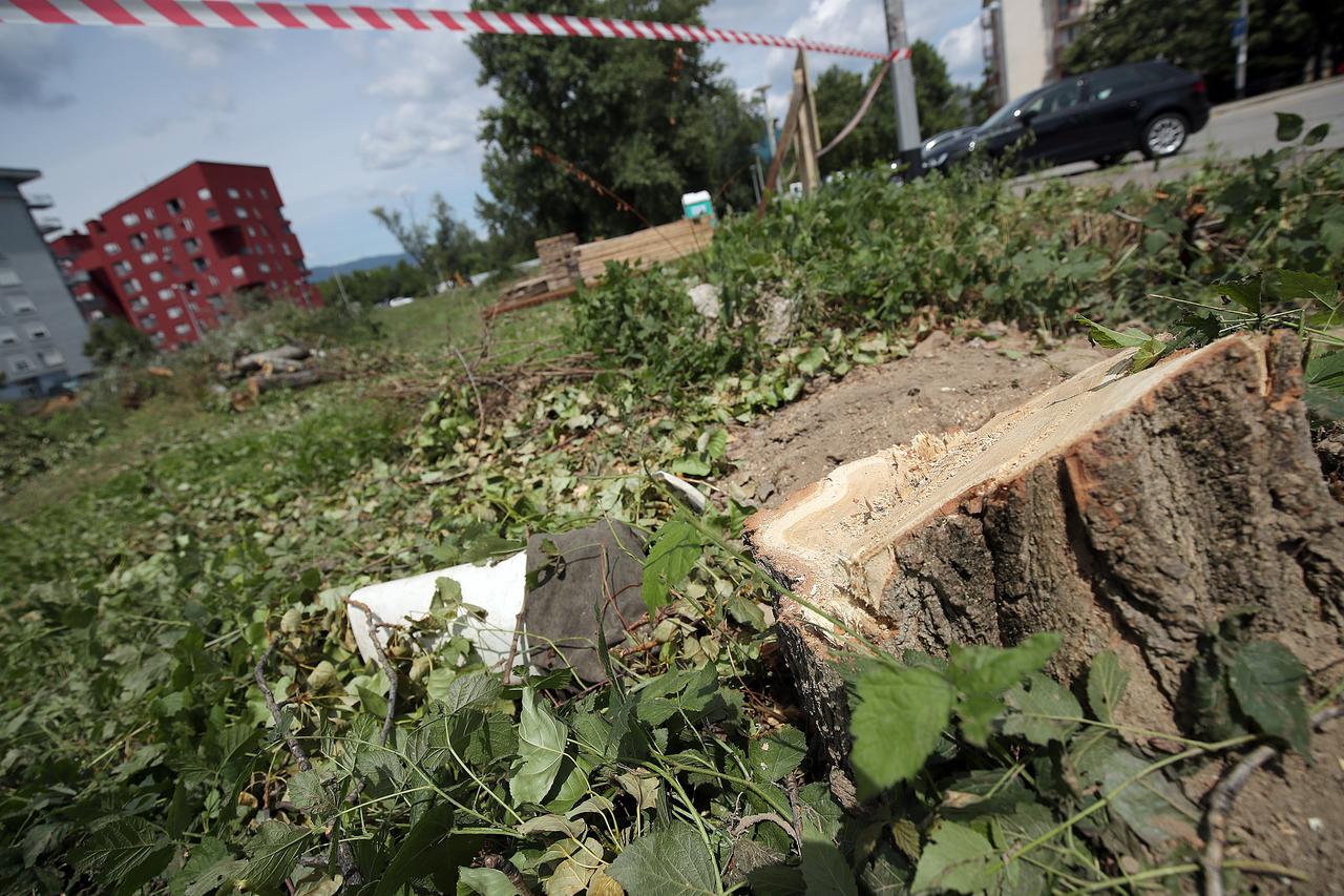 Zbog izgradnje dječjeg vrtića na Vrbanima radnici posjekli stabla KATEGORIJE