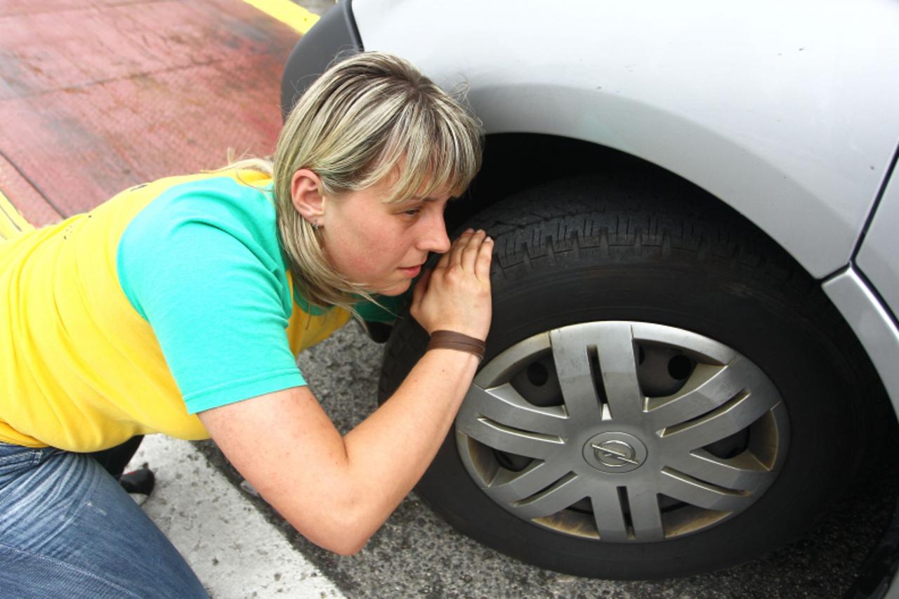 '17.06.2010., Zagreb -  Tanja Stanic i Martina Djenadija, vozacice slep sluzbe i jedine zene koje rade taj posao. Martina Djenadija Photo: Dalibor Urukalovic/PIXSELL'