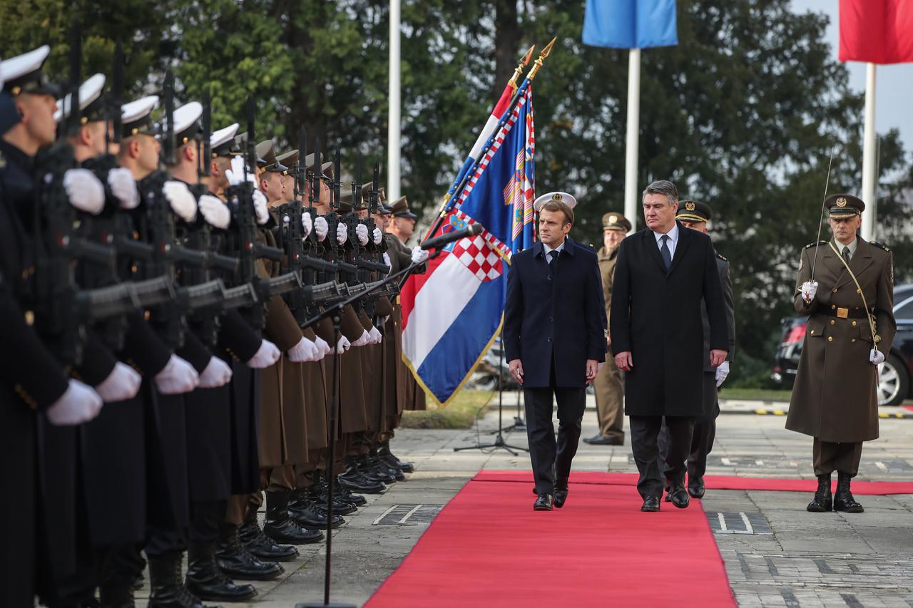 Francuski predsjednik Emmanuel Macron u pratnji hrvatskog predsjednika Zorana Milanovica