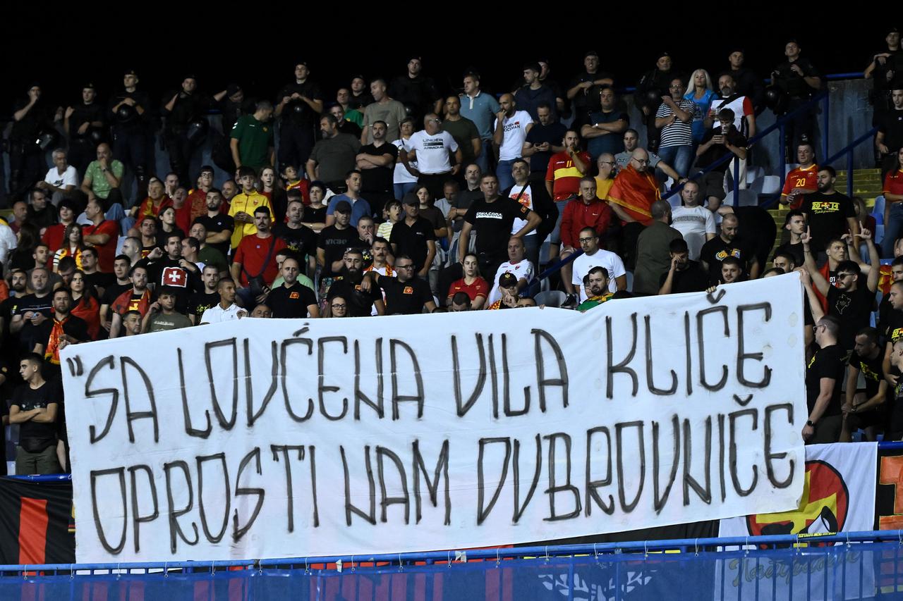 Atmosfera na tribinama tijekom susreta Hrvatske i Crne Gore u kvalifikacijama za Svjetsko prvenstvo