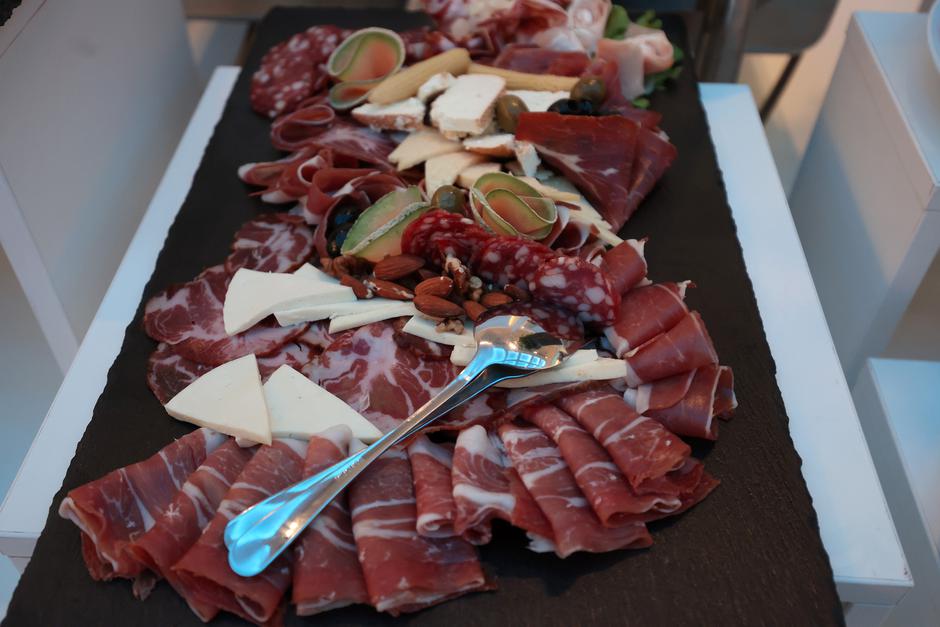 Zagreb: Priprema stožera Fokusa i Republike za doček izbornih rezultata