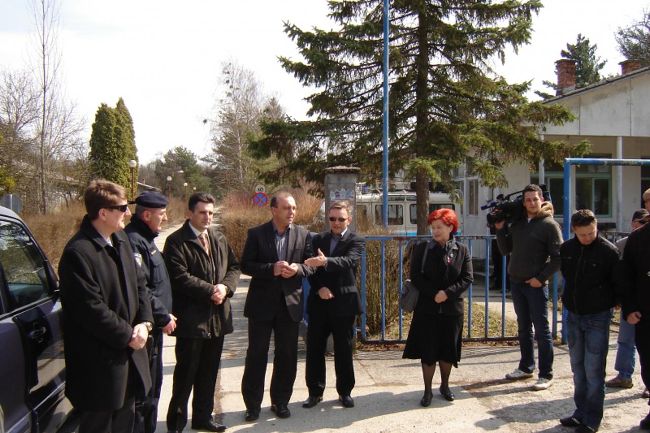 'Zagorje, Oroslavje, jucer izvrsena primopredaja bivse vojarne u Stubickoj Slatini, koju je preuzela Hrvatska vatrogasna zajednica, snimio: Mladen Kukas'