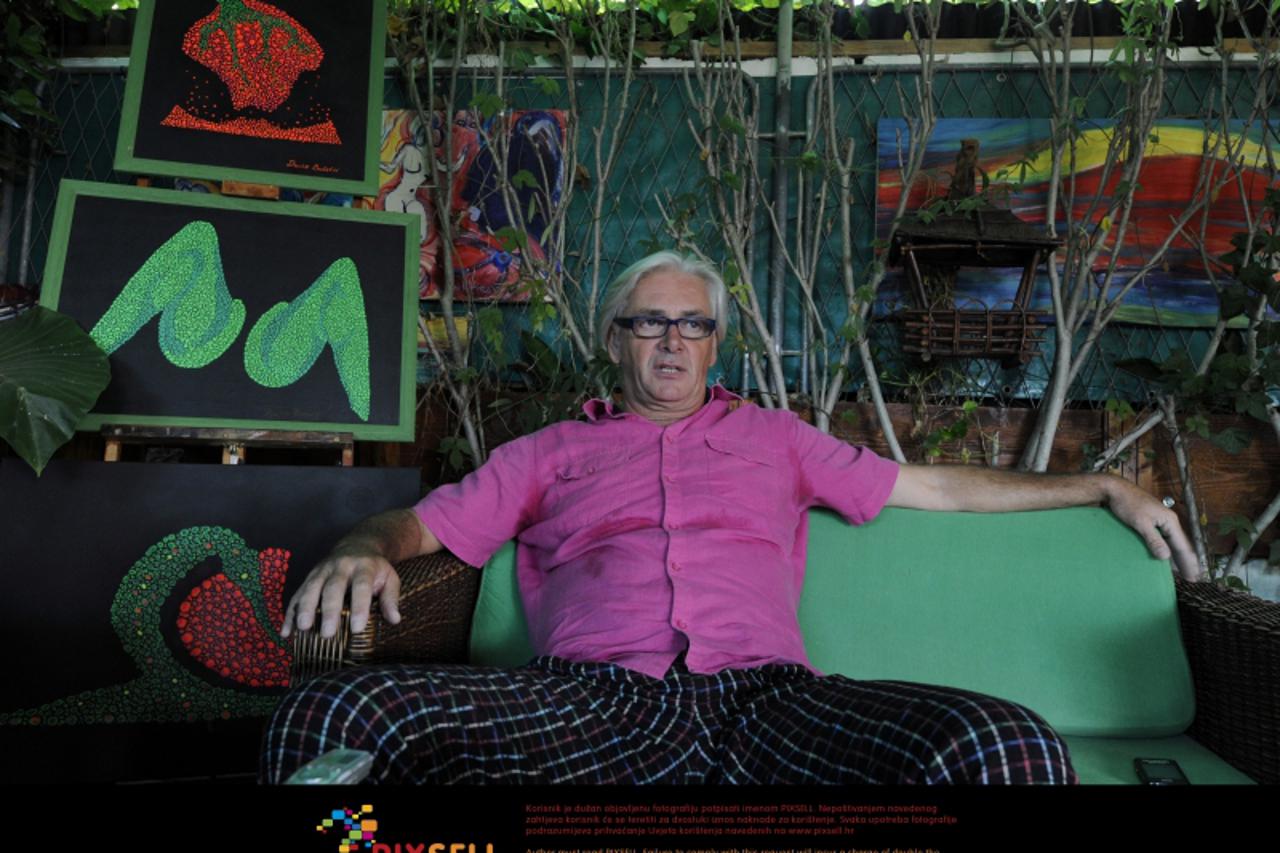 \'21.09.2011., Split - Bioenergeticar Denis Buselic koji tretira mnoge sportase izmedu ostalog i nogometase i GNK-a Dinamo. Photo: Tino Juric/PIXSELL\'