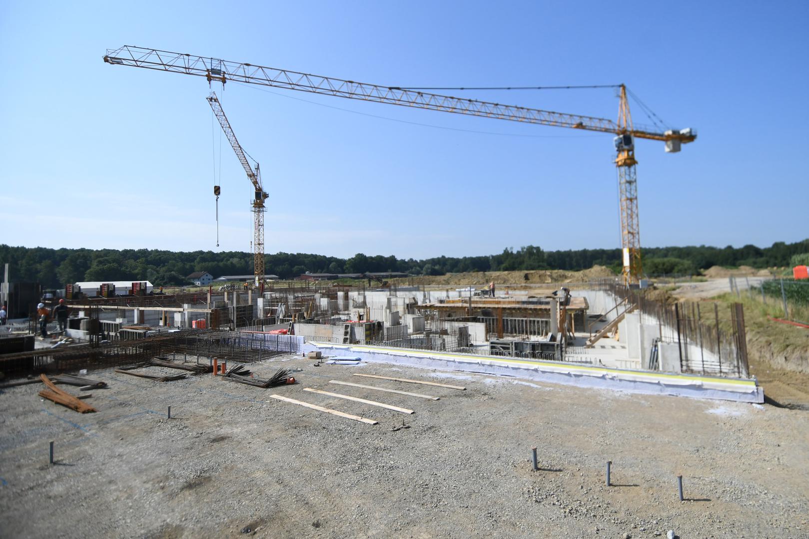 U Velikom Korenovu, kraj Bjelovara, punom parom se radi na izgradnji Termi Bjelovar čija je gradnja počela krajem studenog 2024. godine, a završetak je planiran za proljeće 2026. godine.