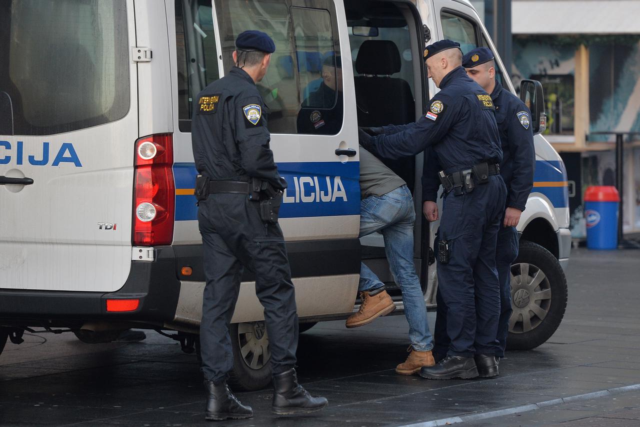 policija