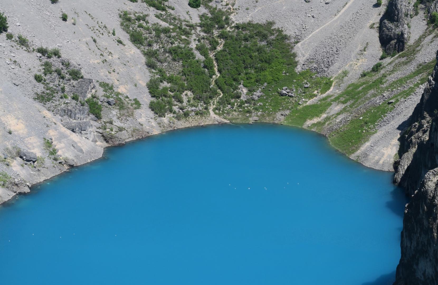 Modro jezero u Imotskom jedno je od najljepših krških jezera u Hrvatskoj.