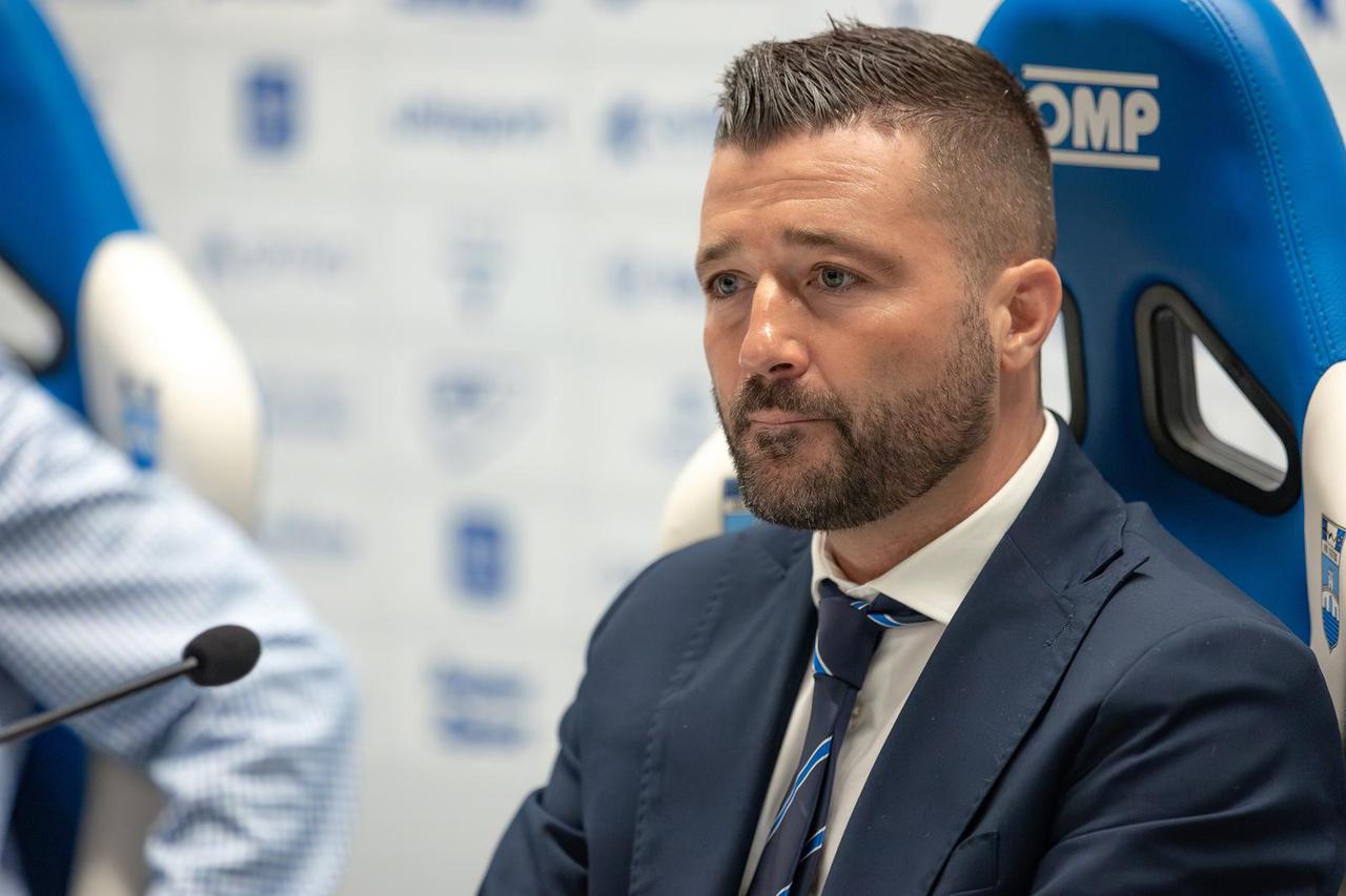 Osijek: Talijan Federico Coppitelli predstavljen je na Opus areni kao novi trener NK Osijek