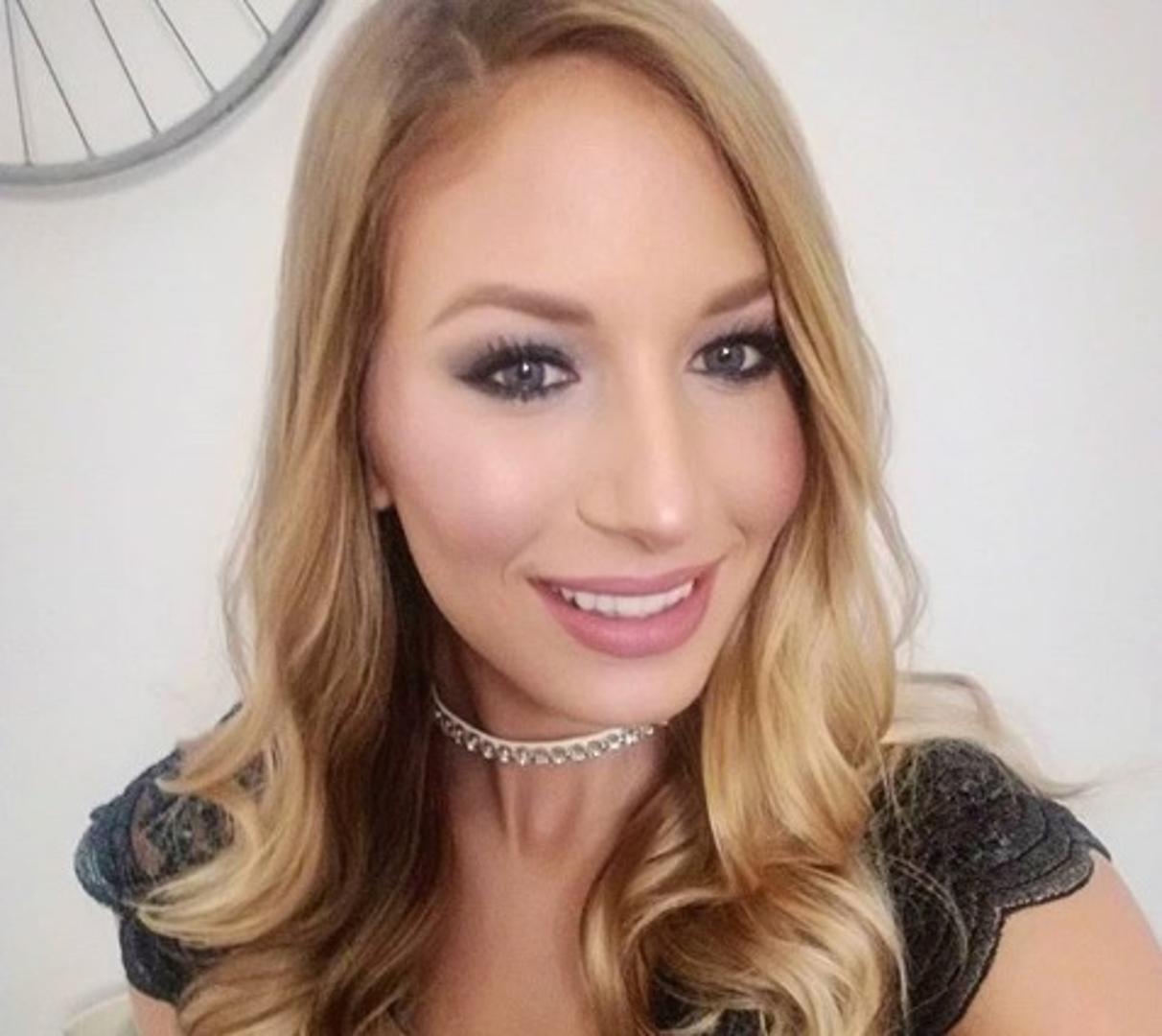 Na društvenoj mreži Instagram, Iva je stekla gotovo 14.000 pratitelja, koji s oduševljenjem prate njezine objave, iako ne dijeli sve detalje iz privatnog života.