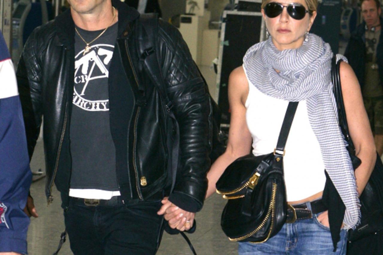 'WORLD RIGHTS  Jennifer Aniston and boyfriend Justin Theroux seen departing London after the\'Horrible Bosses\' premiere in London, UK 21/07/2011  BYLINE BIGPICTURESPHOTO.COM:   REF:491   USAGE OF THI