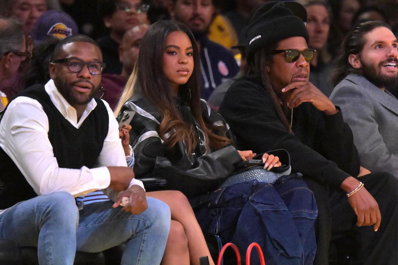 NBA: San Antonio Spurs at Los Angeles Lakers