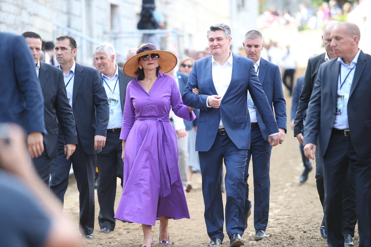 Dolazak uzvanika na trkalište 305. Sinjske alke