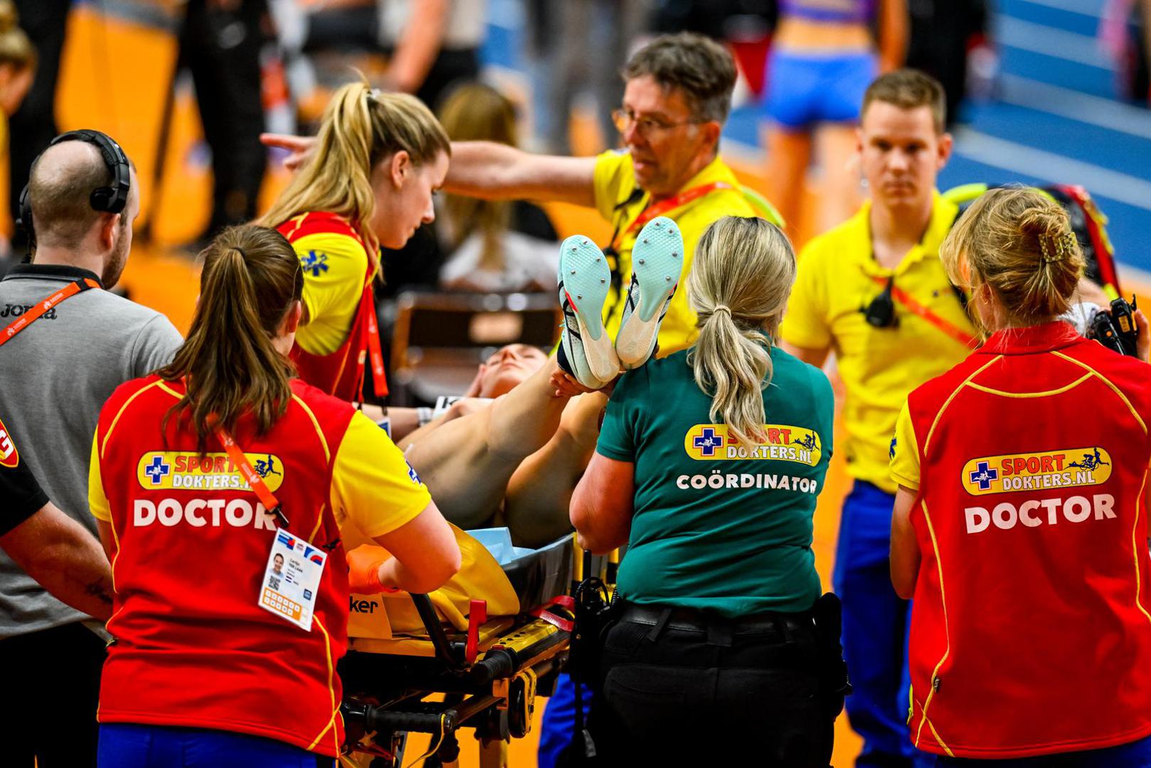 Bez svijesti je ostala već na početku utrke pa je hitno iznesene s trake na nosilima.