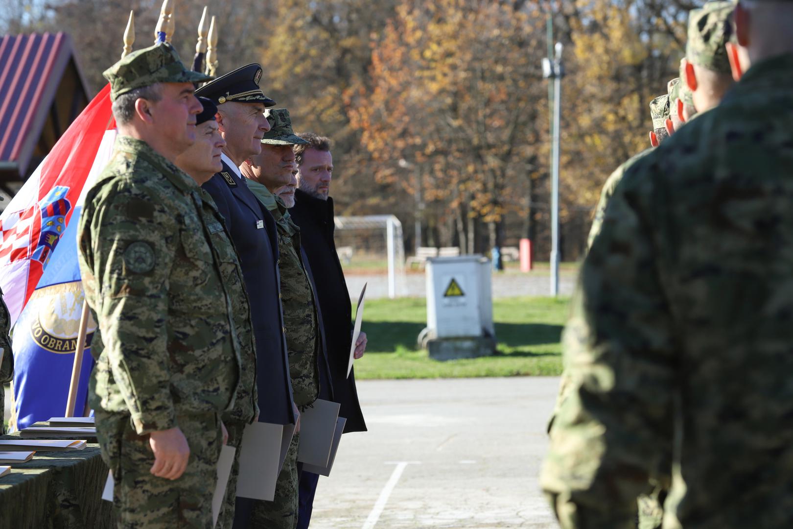 25.11.2022., Gasinci - Na vojnom poligonu 'Gasinci', ministar obrane RH Mario Banozic, urucio je 116 ugovora polaznicima 41. narastaja Specijalisticke vojne obuke (SVO) roda oklopnistva i pjesastva o vojnickoj sluzbi, medu kojima se nalazi i 31 vojnikinja. Ministar Mario Banozic. Photo: Dubravka Petric/PIXSELL