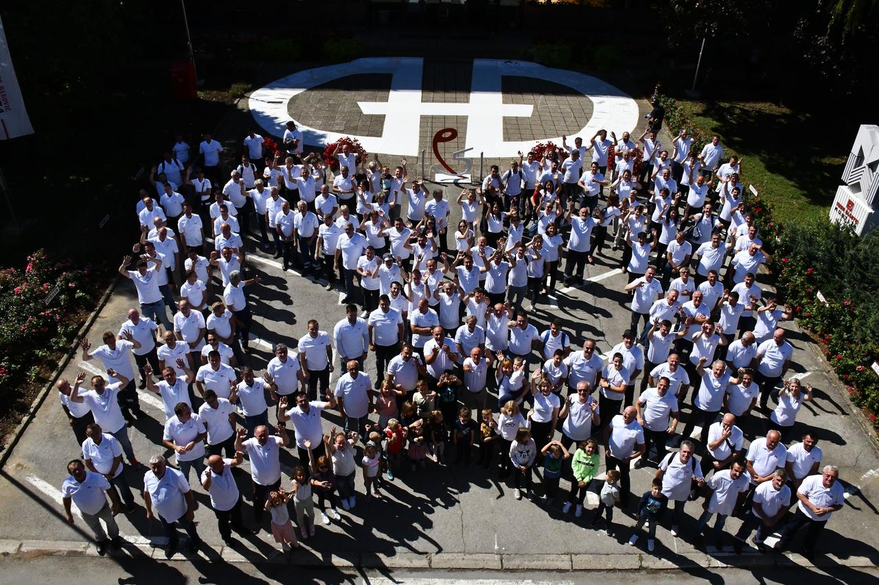 Slavonski Brod: 95. godišnjic tvrtke Đuro Đaković Montaža obilježena milenijskom fotografijom