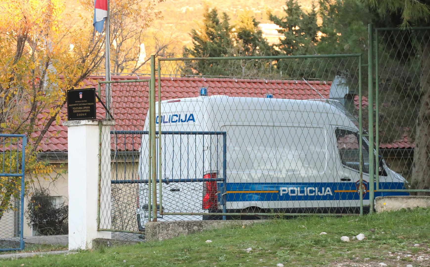 17.12.2023., Sibenik - U policijskom kombiju priveden je vozac koji je bio u bjegu nakon sto je sinoc u Tribunju pregazio djevojku (18) Photo: Dusko Jaramaz/PIXSELL