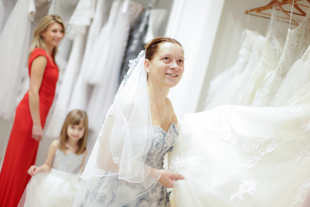 Proba vjencanice u trgovini