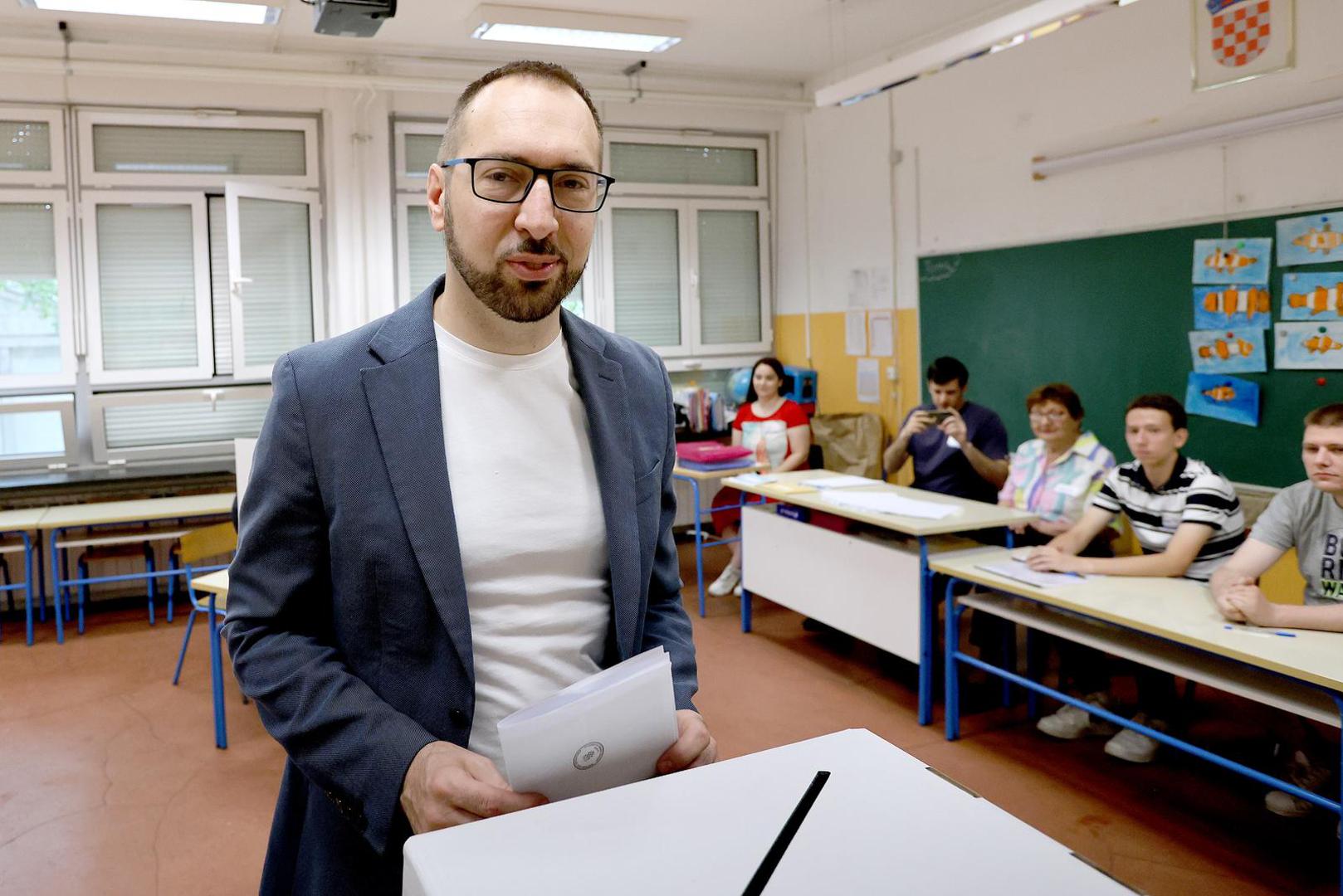09.06.2024., Zagreb - Zagrebacki gradonacelnik Tomislav Tomasevic glasovao je na izborima za Europski parlament na birackom mjestu u OS kralja Tomislava. Photo: Patrik Macek/PIXSELL