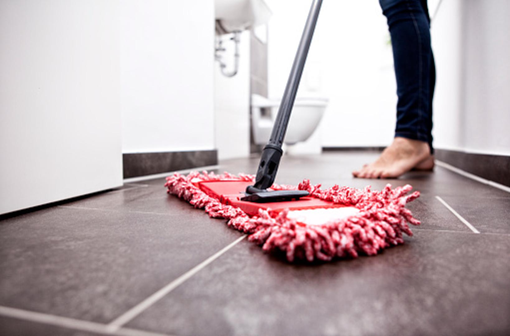 Pranje podova može biti vrlo naporno te ćete pri 20 minuta ove aktivnosti potrošiti 150 kalorija