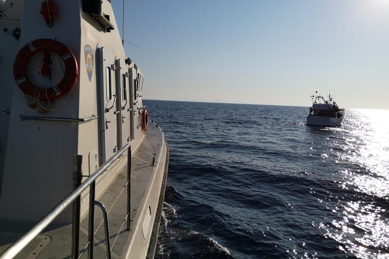 Talijanska ribarica uzapćena kod Lastova