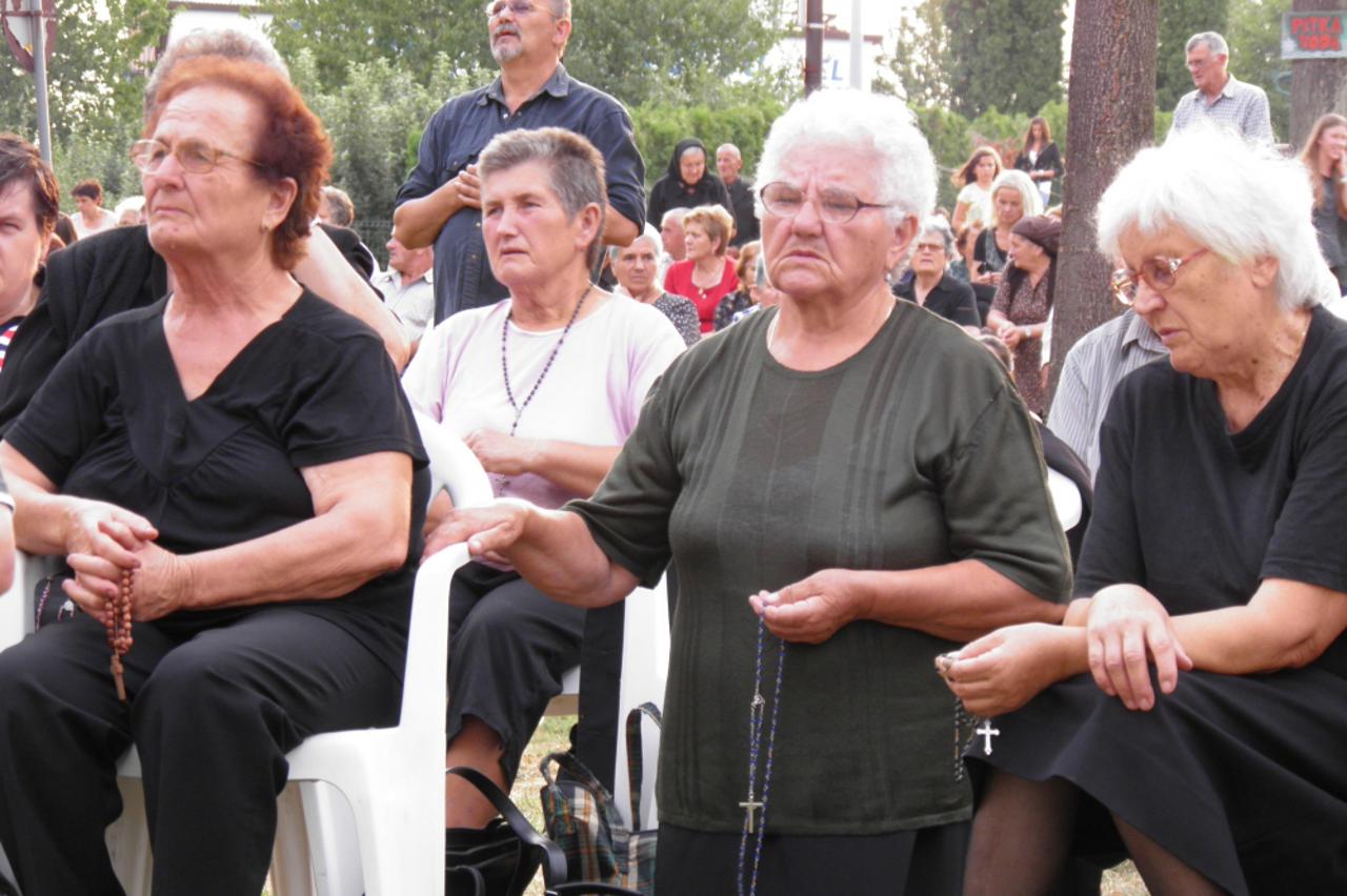 Devetnica u Pleternici, portal (1)