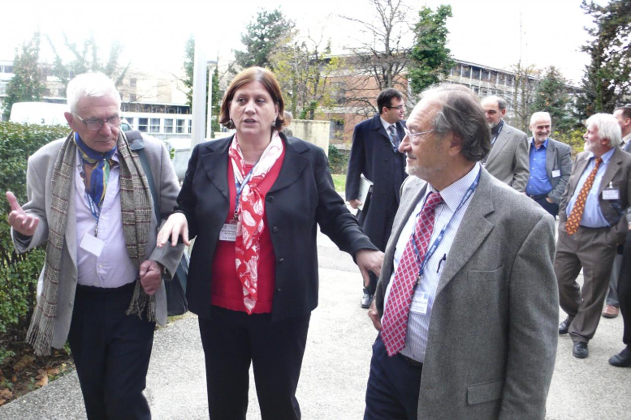 'Skup na Institutu Rudjer Boskovic o strategiji pristupanja Hrvatske CERN-u - Zagreb, 27.  studenoga 2009. - Snimio Miroslav Ambrus-Kis - Na slici: dr. Danica Ramljak, ravnateljica IRB-a, dr. Guy Paic