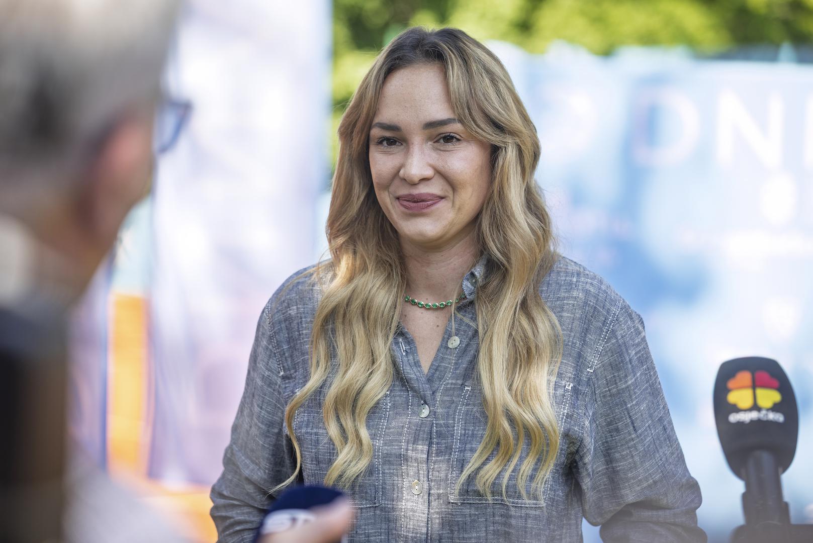 Donna je najavila i skori završetak četvrtog javnog teniskog igrališta u Osijeku, pri čemu je riječ o jedinstvenom projektu u svijetu jer će svaki teren imati podlogu jednog od Grand Slam turnira, a postojeći tereni već sada su gotovo potpuno popunjeni.