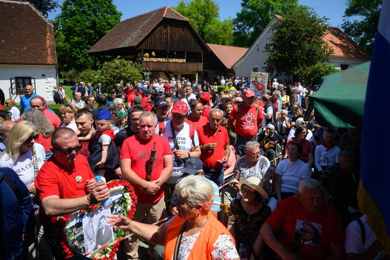 Brojni posjetitelji okupili su se u njegovu rodnom mjestu, gdje su organizirani prigodni programi.