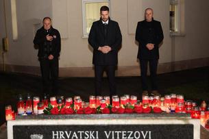 Svijeće za 16 poginulih pripadnika 106. brigade Hrvatske vojske