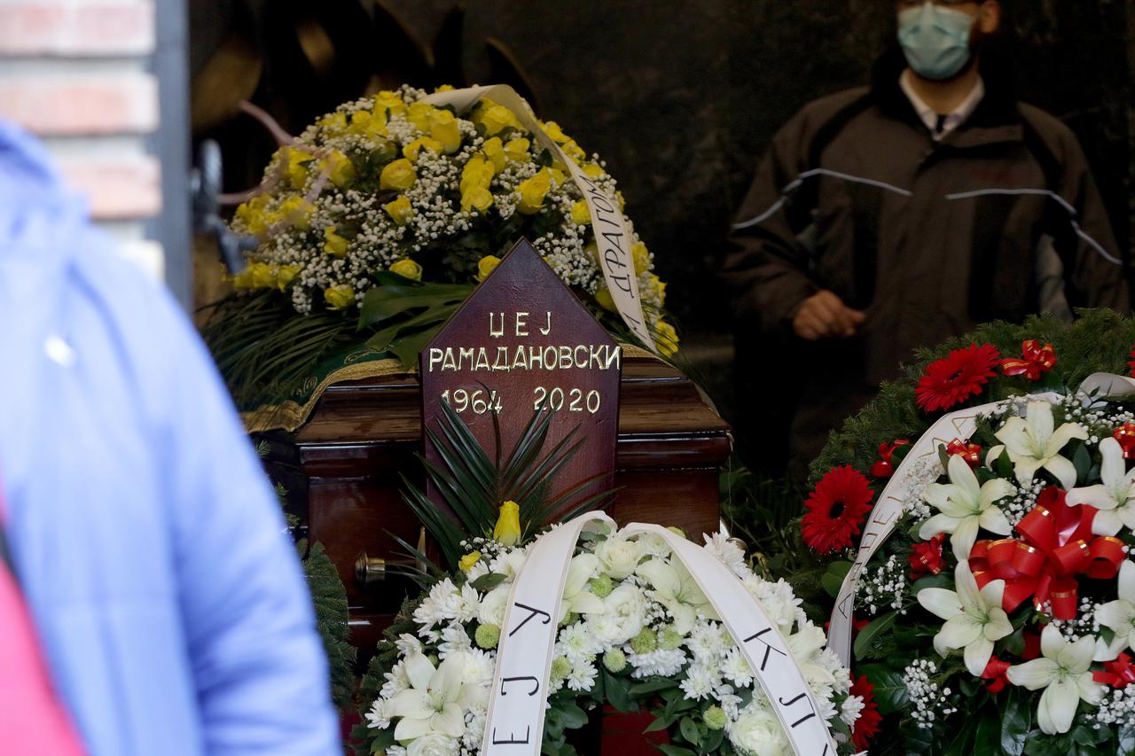 Funeral of singer Dzej Ramadanovski in the Alley of merited citizens at the New cemetery. 

Sahrana pevaca Dzeja Ramadanovskog u Aleji zasluznih gradjana na Novom groblju.