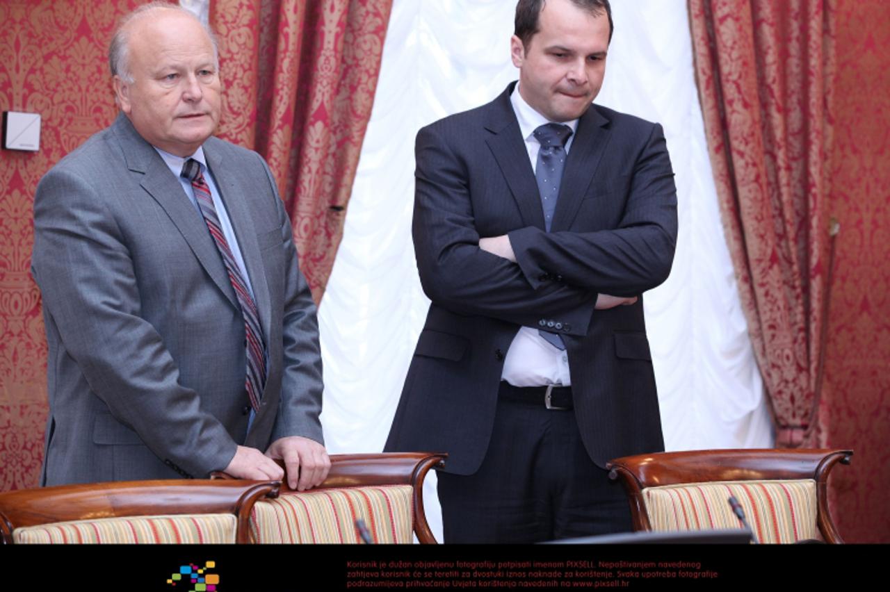 '25.05.2012., Zagreb - Redovita sjednica Vlade RH. Slavko Linic, Sinisa Hajdas Doncic.  Photo: Patrik Macek/PIXSELL'