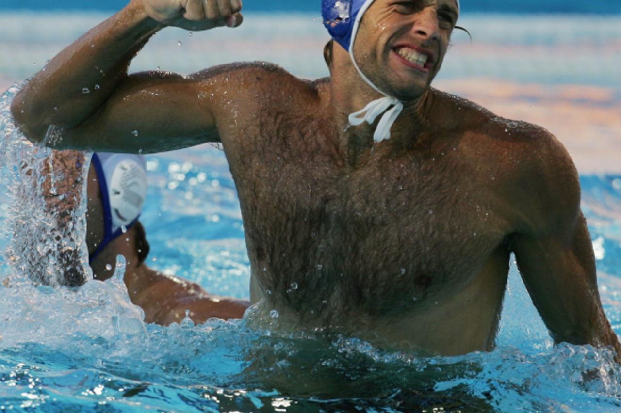 'Hungarian Tamas Kasas celebrates after scoring a goal against Russia during their waterpolo preliminary match Group A, at the Olympic Aquatic Center at the 2004 Olympic Games, 23 August 2004 in Athen