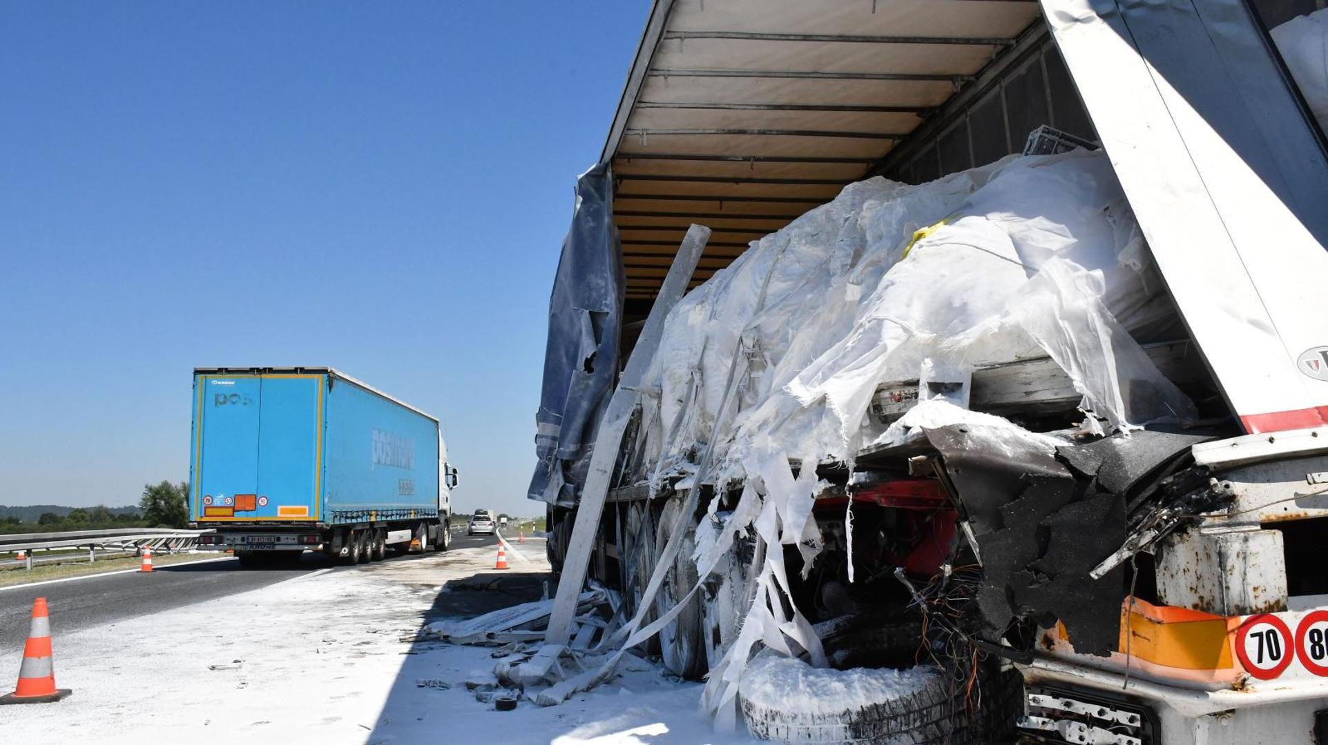 Sudarili su se na dionici između čvorova Lužani i Slavonski Brod zapad u smjeru Lipovca. 

