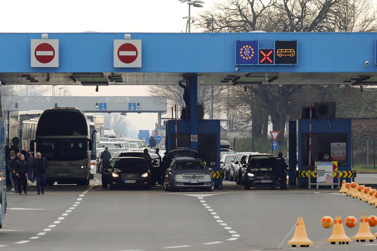 Granični prijelaz Tovarnik na kojem se stvaraju kilometarske gužve pri ulasku u Hrvatsku