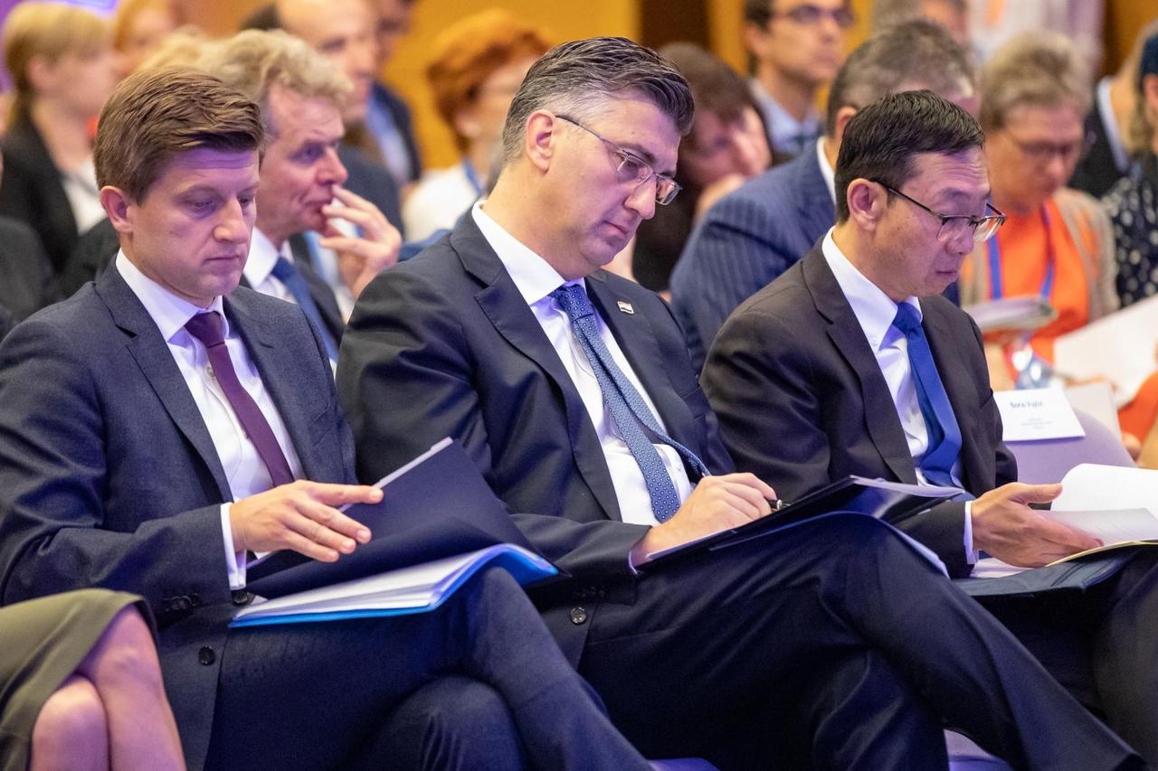 Ministar financija Zdravko Marić, premijer Andrej Plenković amjenik glavne direktorice MMF-a Tao Zhang