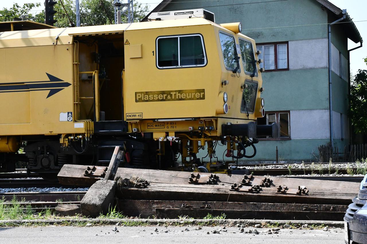 Oriovac: Prilikom izvođenja radova na željezničkoj pruzi poginuo radnik