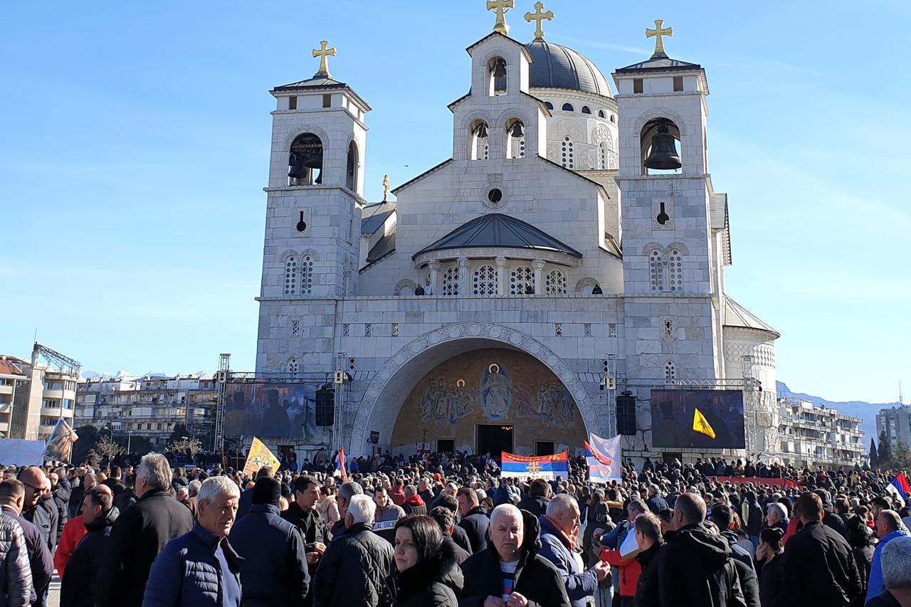Vjerske demonstracije u Podgorici: Kakavi ?e biti odnosi Crne Gore i Srbije u budu?nosti?