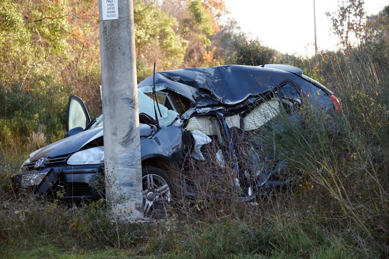 Galižana: Vozačica izgubila kontrolu nad vozilom, udarila u betonski stup i poginula 
