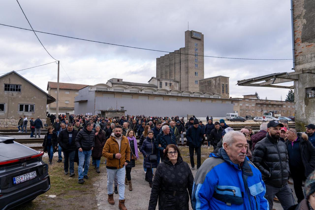 U Gospiću održan prosvjed radi odlaganja opasnog otpada 