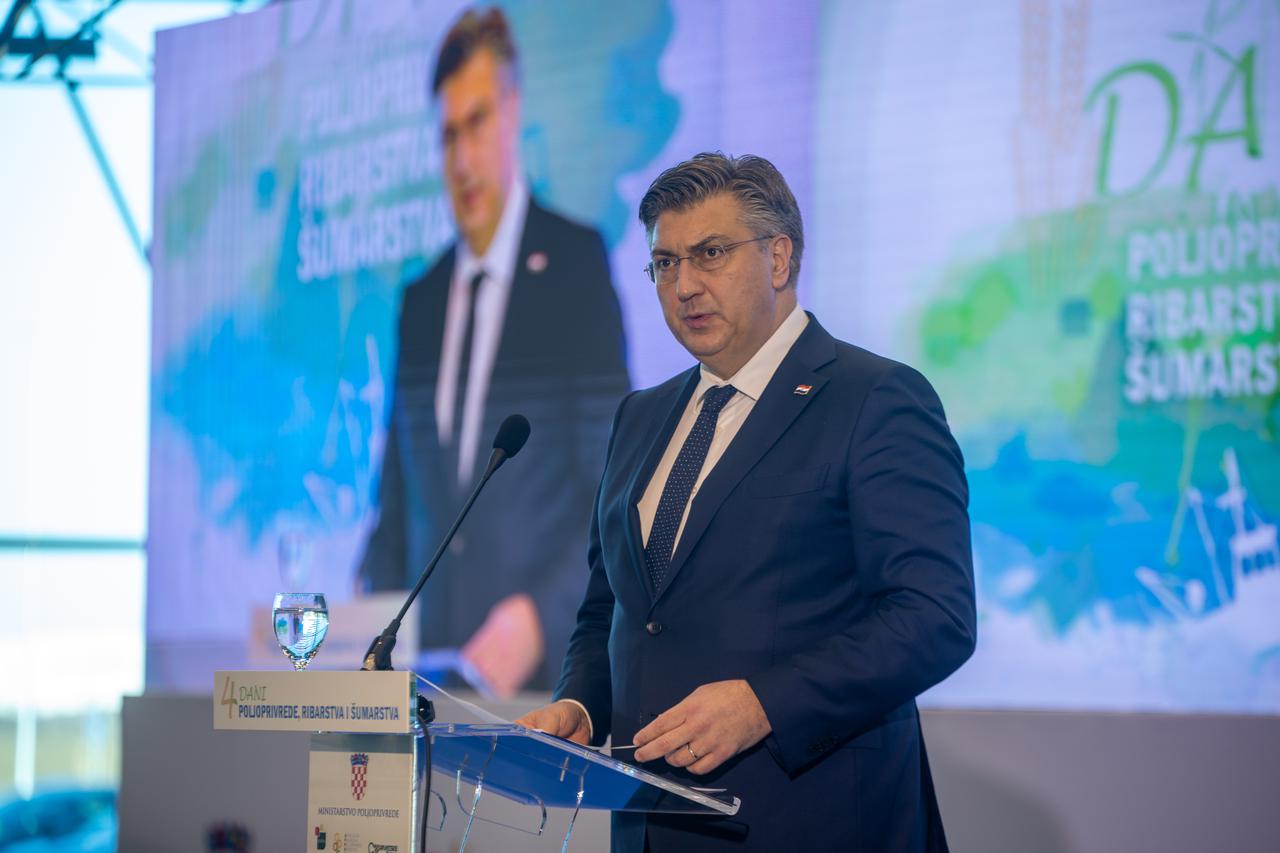 Osijek: Premijer Plenković sudjelovao na svečanom otvorenju konferencije 4. Dani poljoprivrede, ribarstva i šumarstva