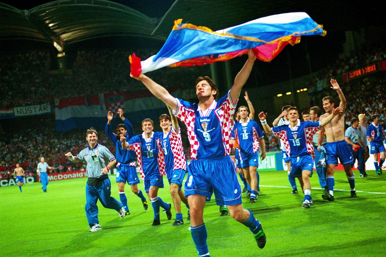Davor Šuker sa zastavom
