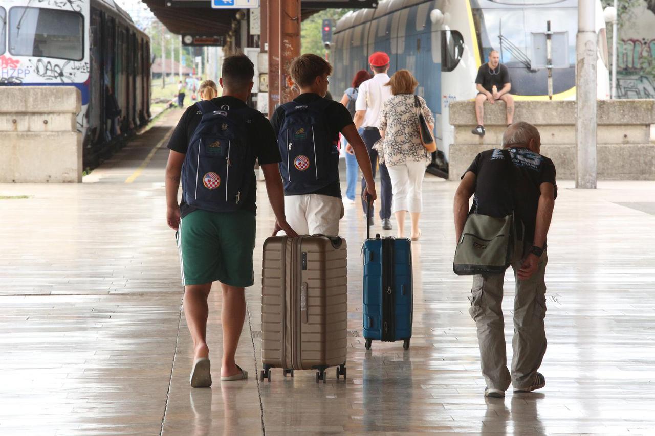 Unatoč ozbiljnim kritikama na račun HŽ-a, turisti u sve većem broju pristižu na zagrebački Glavni kolodvor 