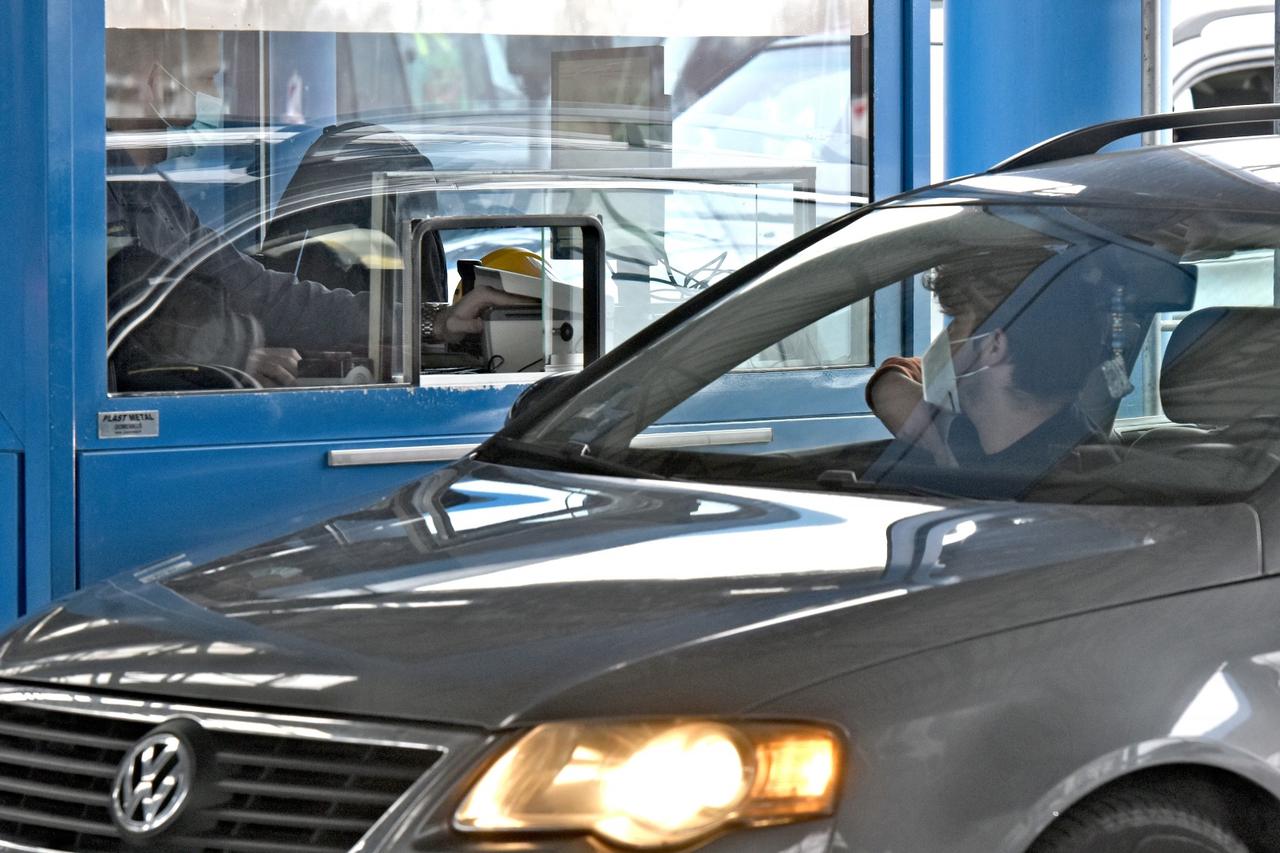 Od jutra su goleme gužve na ulazu iz Slovenije, na Bregani se čeka satima