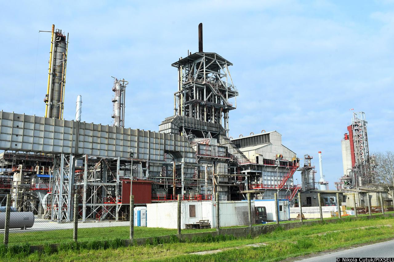 Kutina: Reportaža o Petrokemiji