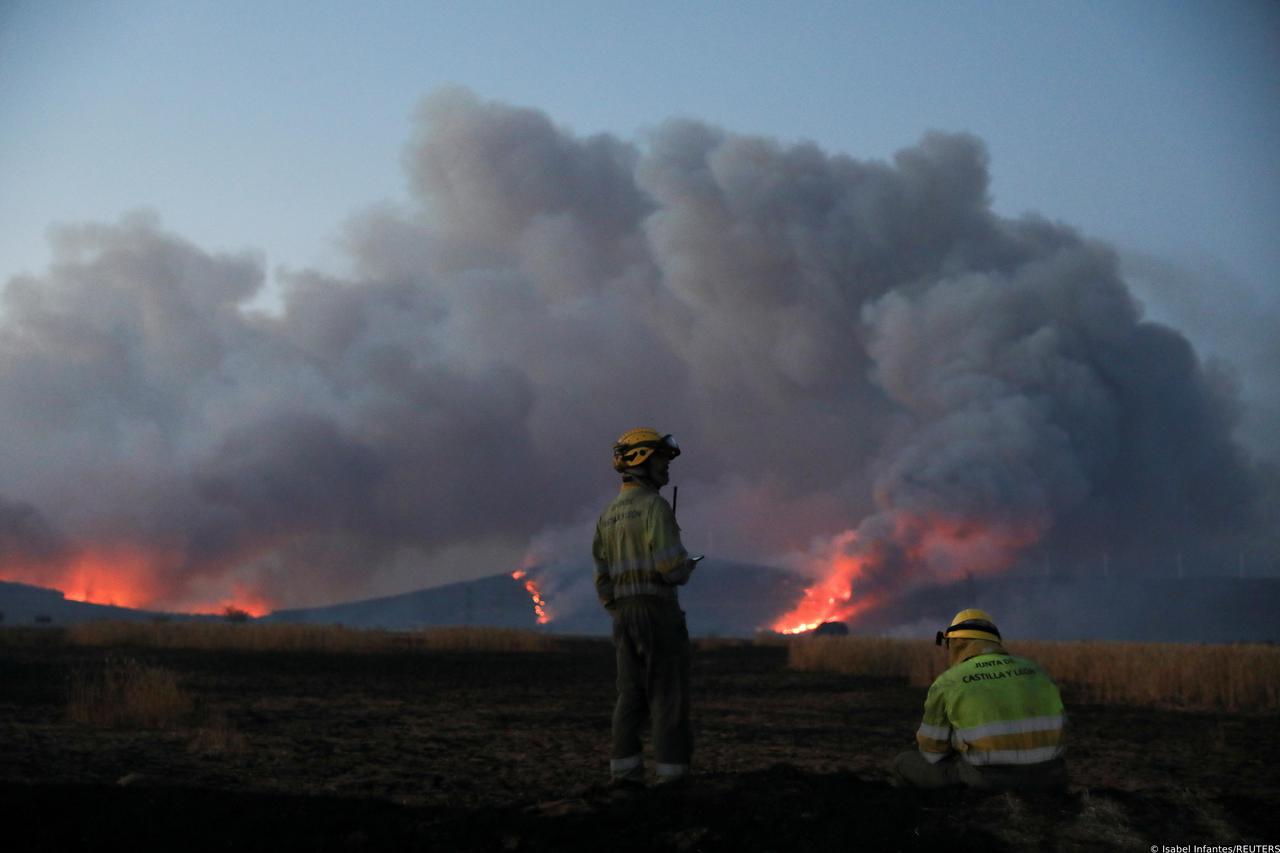 Wildfire rages as Spain experiences its second heatwave of the year