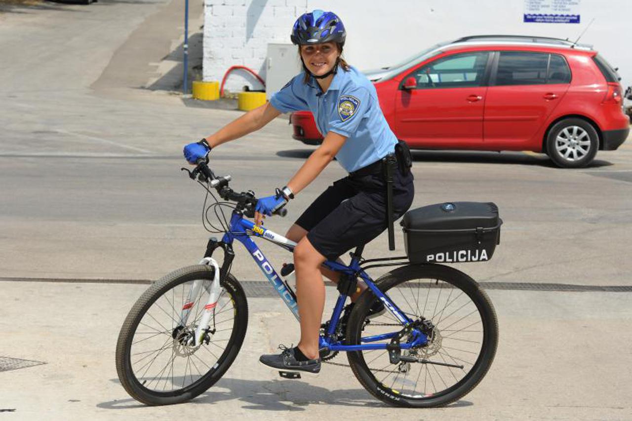 policajci na biciklu (1)
