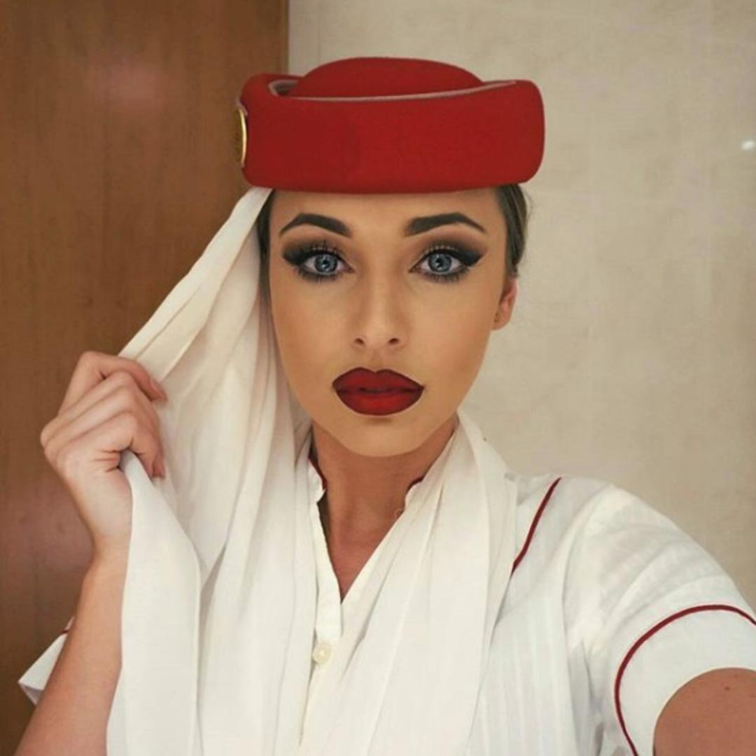 Biti članom posade aviokompanije Emirates smatra se glamuroznim poslom. No, jedna Emiratesova stjuardesa otkrila je što sve treba proći da biste se tamo zaposlili, ali i kakva su stroga kompanijina pravila. 
