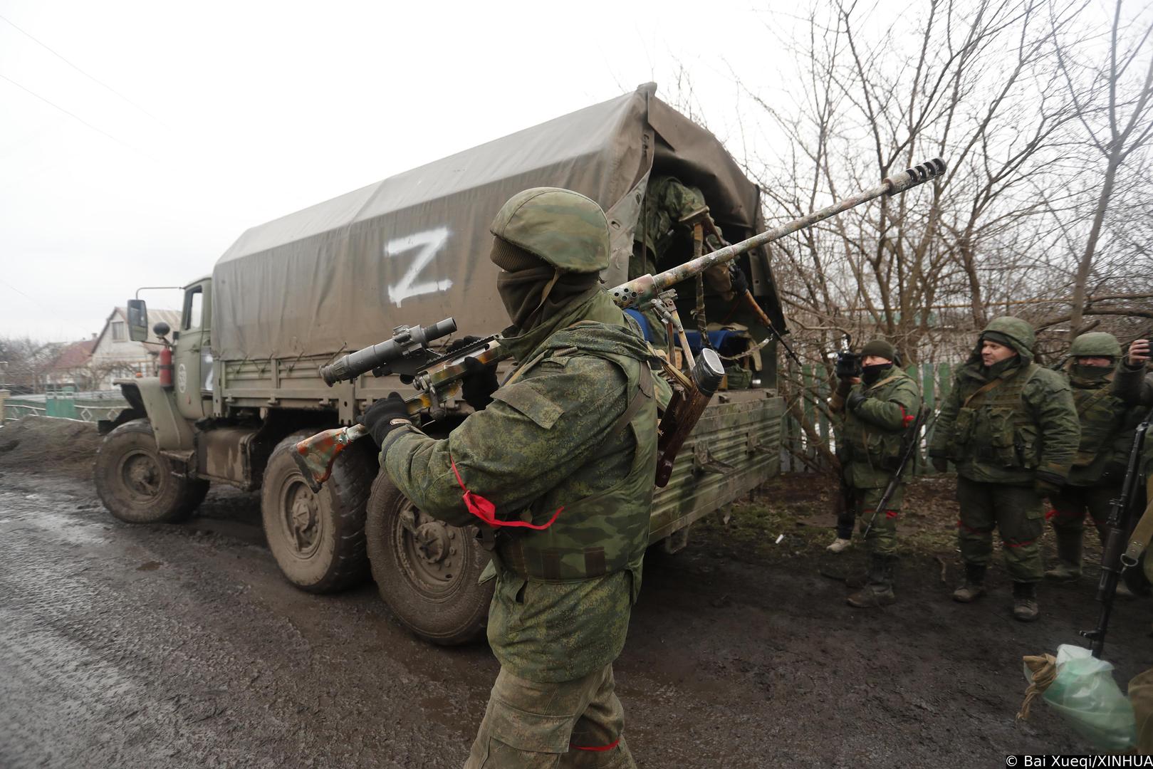 (220306) -- DONETSK, March 6, 2022 (Xinhua) -- Photo taken on March 5, 2022 shows armed personnel in Donetsk. (Photo by Victor/Xinhua) Photo: Bai Xueqi/XINHUA